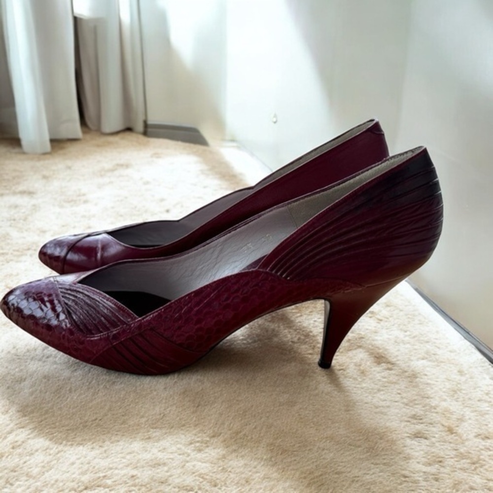 Evan Picone Vintage Leather/Snakeskin Maroon Kitten heel Pumps ‎  | size 9.5 SS